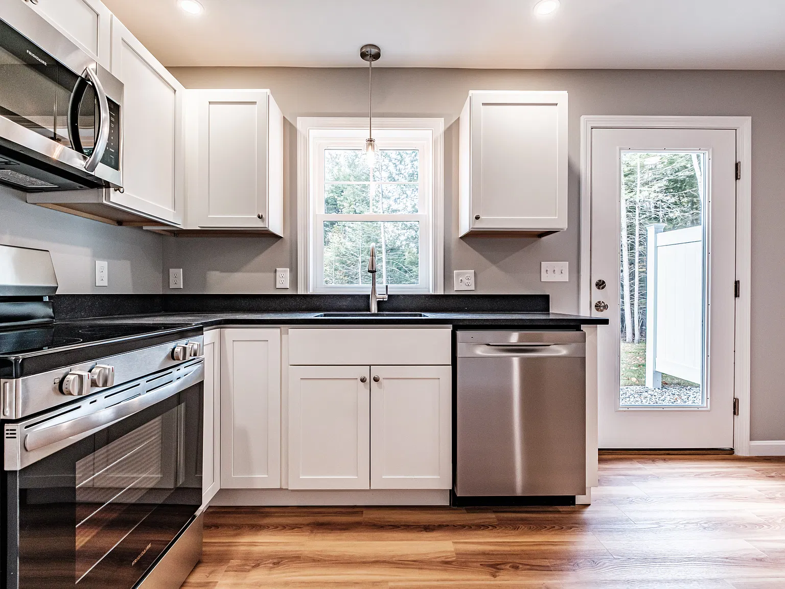 2 bed, 1.5 bath, 1020 sqft, $1,995 — Photo 4