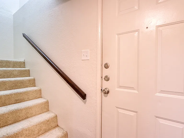 1017A NW Summercrest Blvd — Photo 5