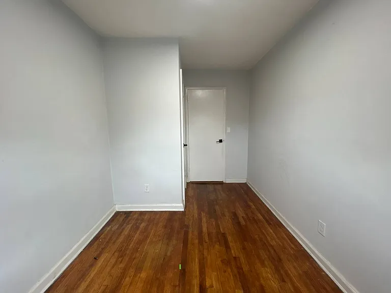 1080 Rhinelander Ave #1 — Photo 3