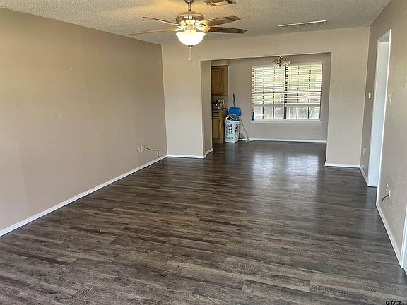 4th image of 202 Dull Averiette St