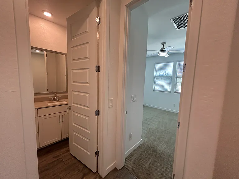 1146 E Weatherby Way — Photo 8