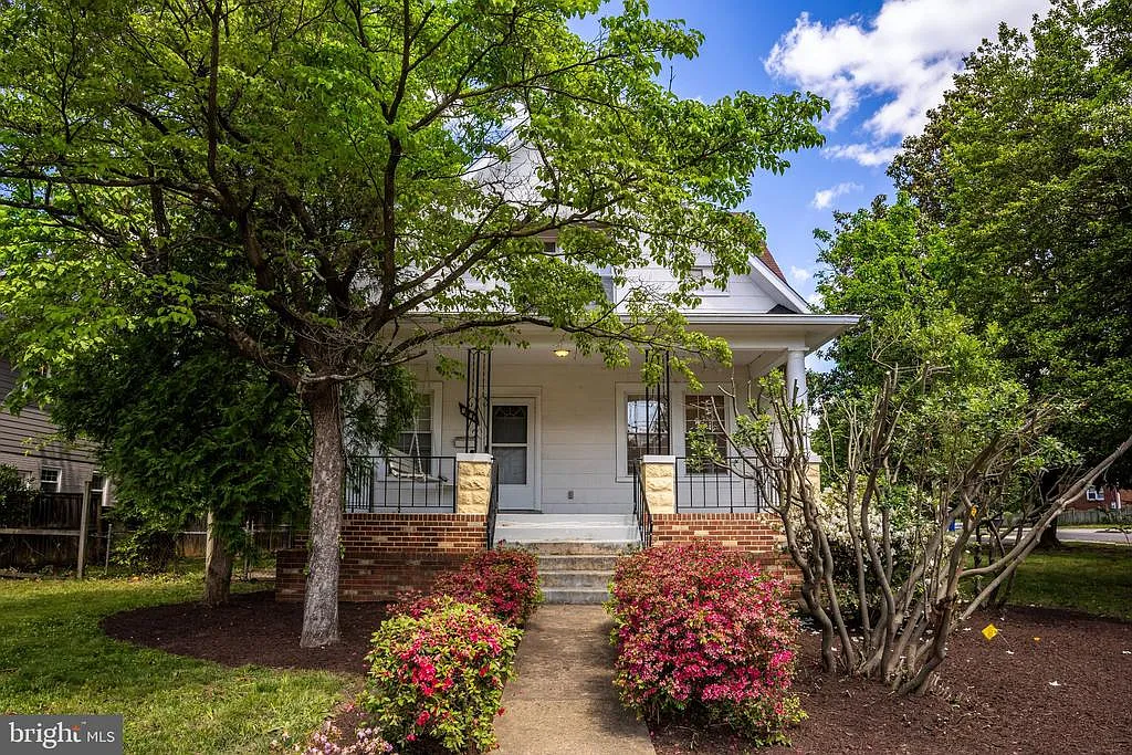 3 bed, 3.0 bath, 2453 sqft, $3,450 — Photo 1
