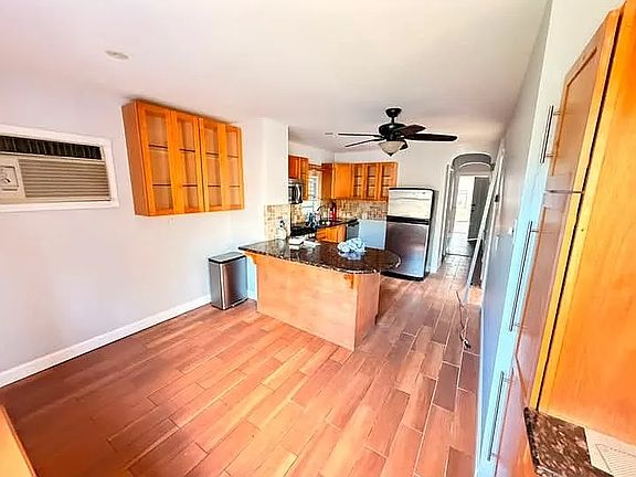 2nd image of 31 W 34th St #2