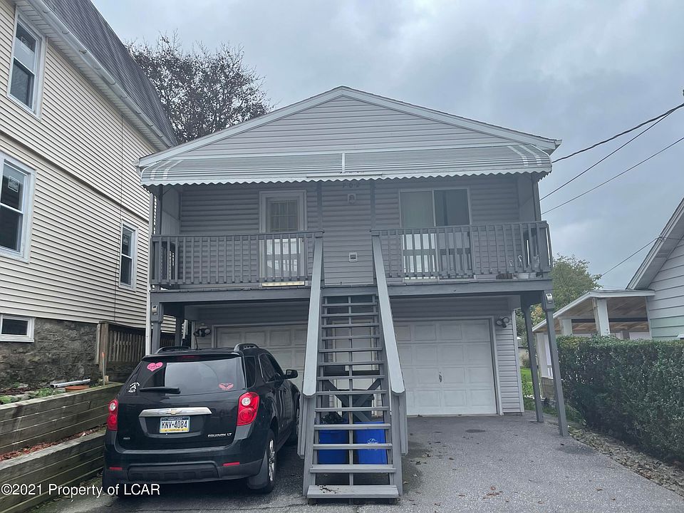 2nd image of 702 Lincoln St