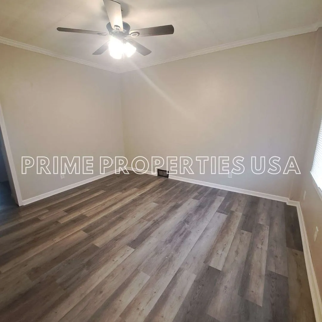 3 bed, 1046 sqft, $1,270 — Photo 2