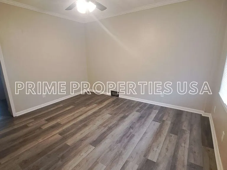 807 Leech St — Photo 2
