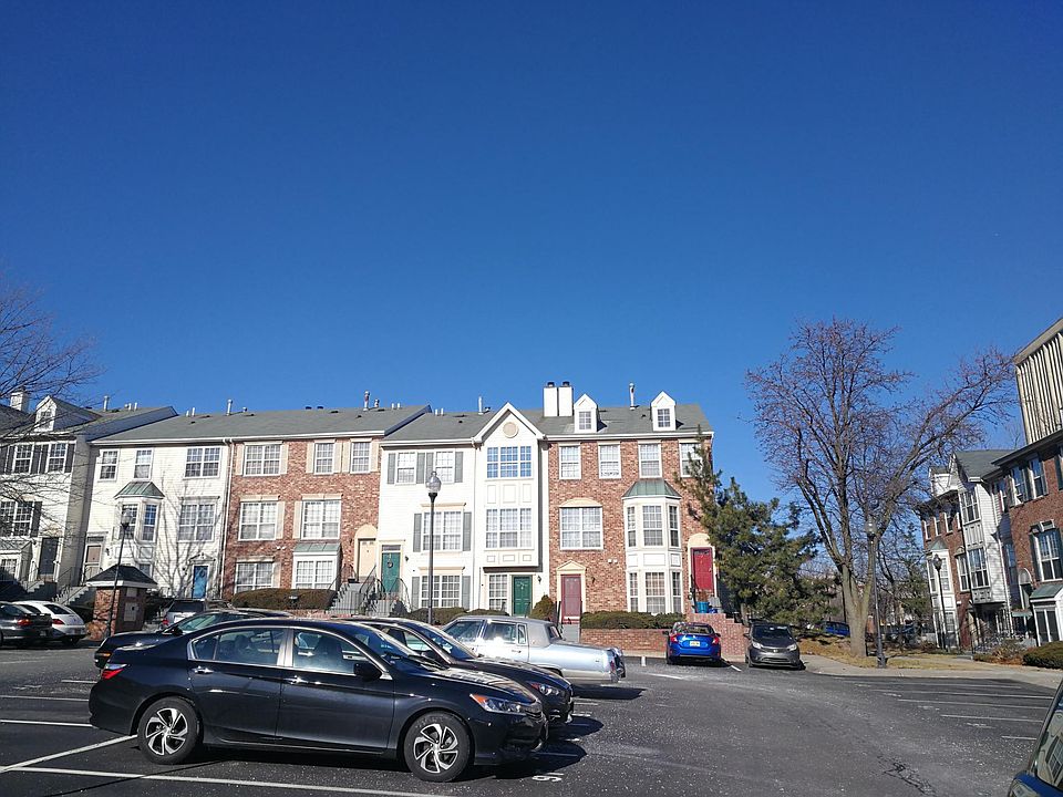 2nd image of 49 Howard Ct