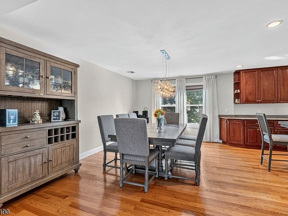 5th image of 12 Washington Pl