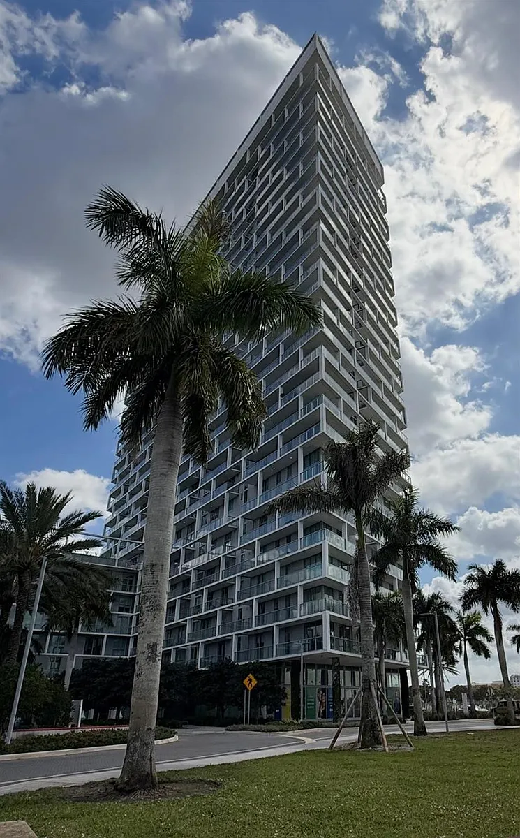 Building Photo - 2000 Metropica Way #1109