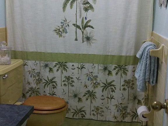 2nd Bathroom - Tub/Shower