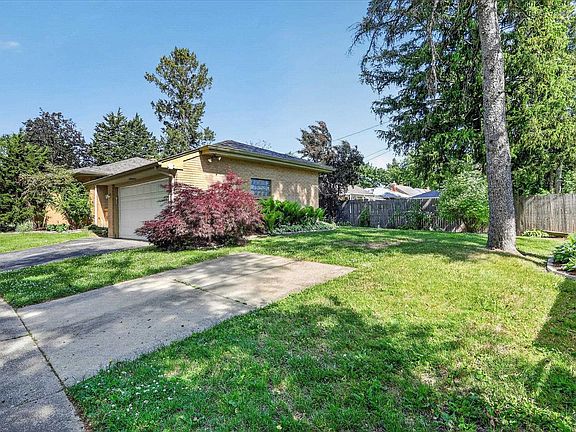 3rd image of 3104 Pioneer Dr