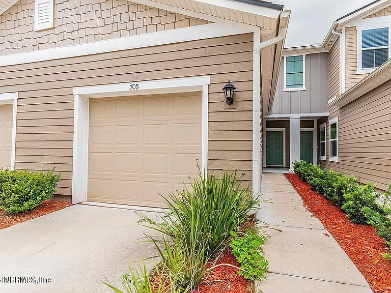 705 Servia Dr — Photo 4