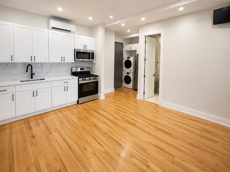 12 Spencer Ct #1R — Photo 3
