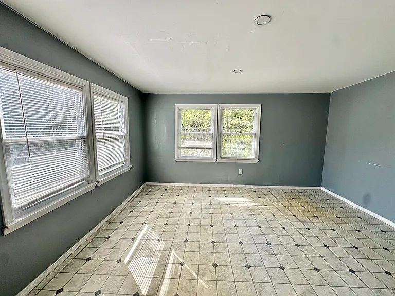 26 Townsend Ave — Photo 18