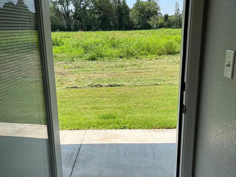 1518 Northridge Dr E — Photo 15