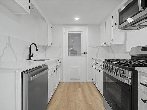 2nd image of 1938 Barnsley Ln
