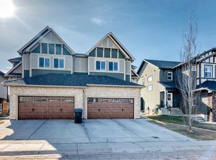 215 E Kinniburgh Rd, Chestermere, AB T1X0Y7