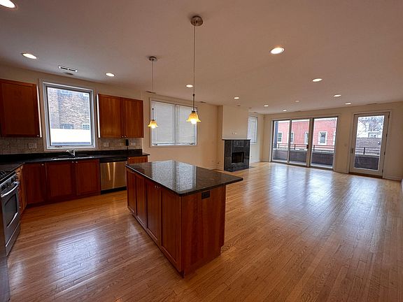 3rd image of 1830 N Milwaukee Ave APT 304