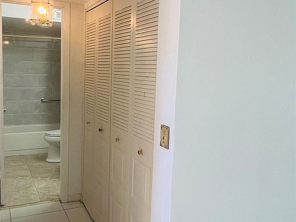 5th image of 9721 Sunrise Lakes Boulevard #106