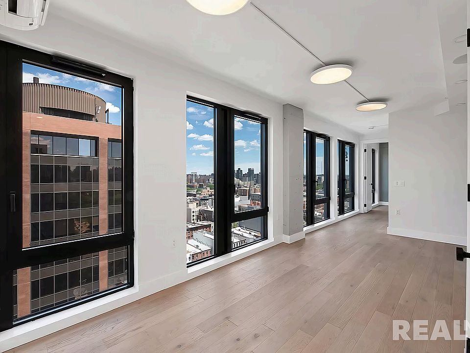 1st image of 60 W 125th St APT 1707