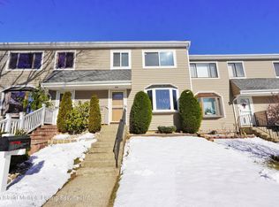 25 Ivy Ct, Staten Island, NY 10309