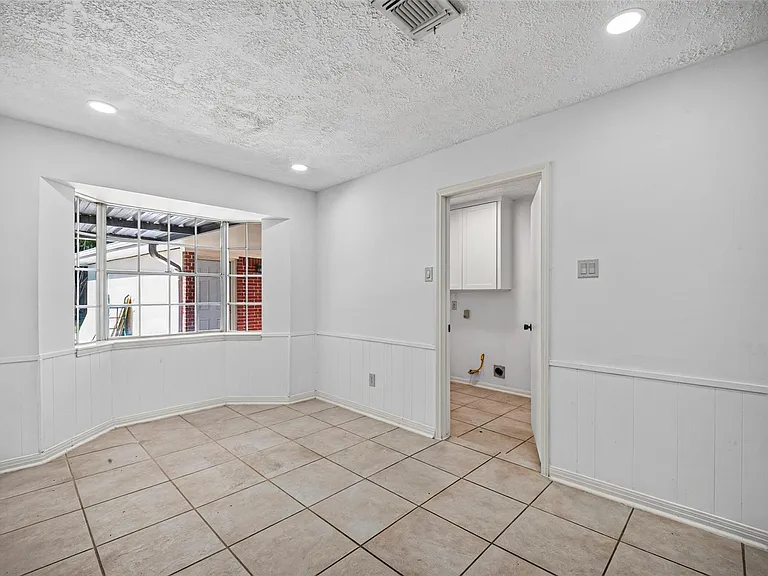 3910 Chile Dr — Photo 16