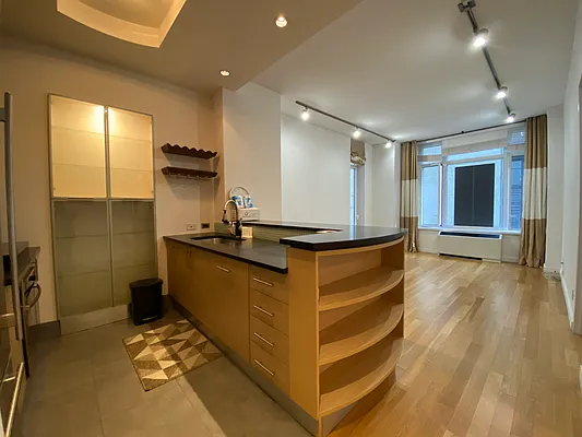 Rented by Chase Global Realty Corp | media 22