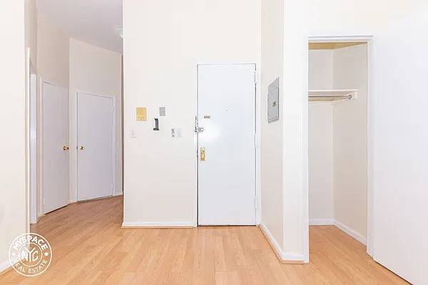 Rented by MySpaceNYC | media 9