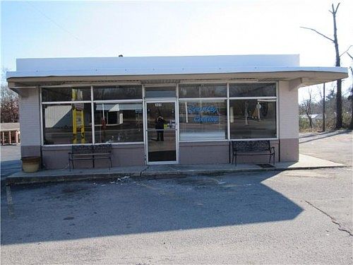2nd image of 305 E Broad St