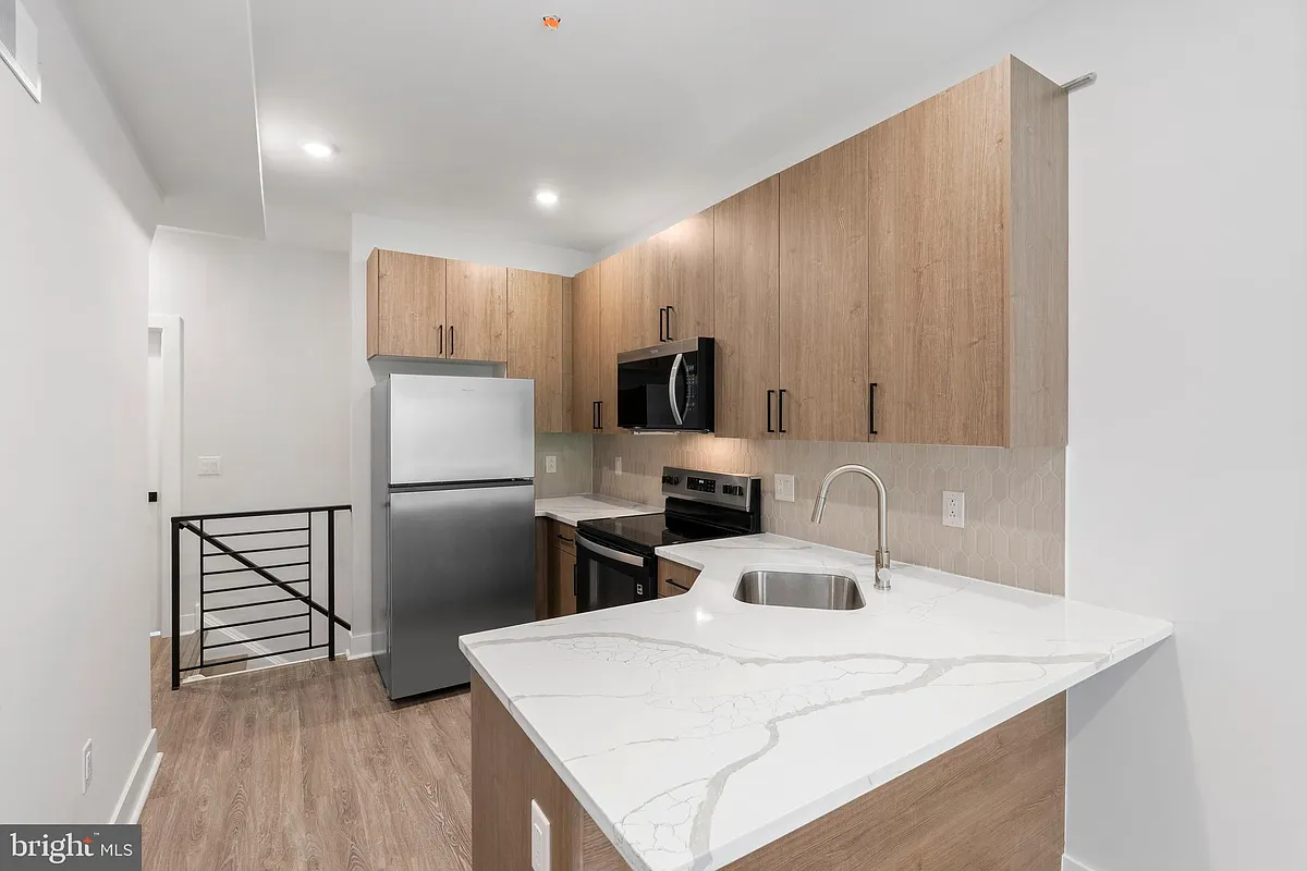 Building Photo - 2207 N Franklin St #1