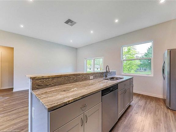 4th image of 1012 Garland Ave