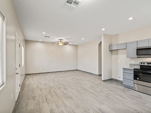 3rd image of 969 W Coventry Pl #1
