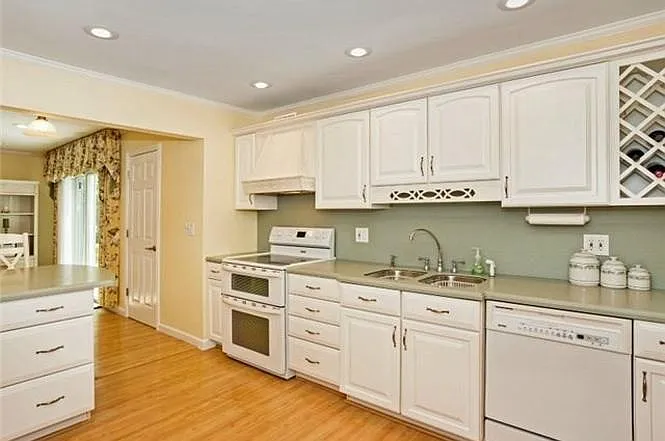4 bed, 1700 sqft, $5,750 — Photo 2