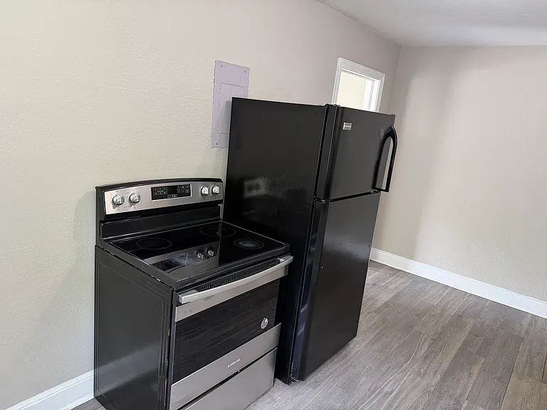 807 Macon St #B — Photo 5