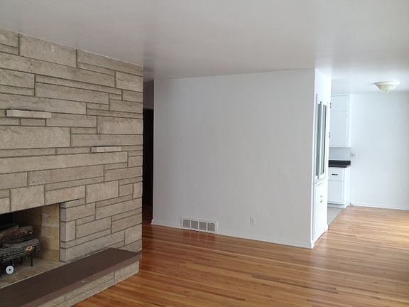 5th image of 2833 Halifax Dr