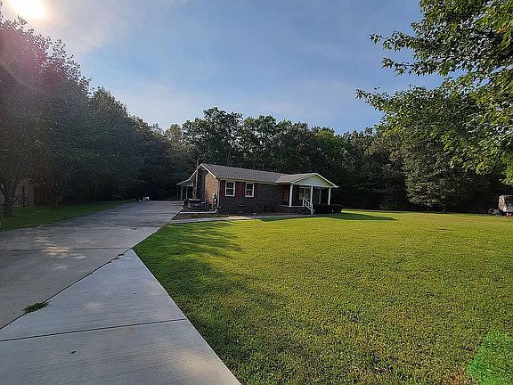 2nd image of 335 Oak Leaf Cir