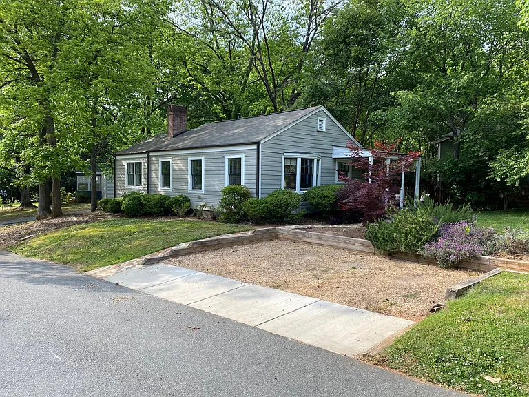 1507 Kensington Dr — Photo 2