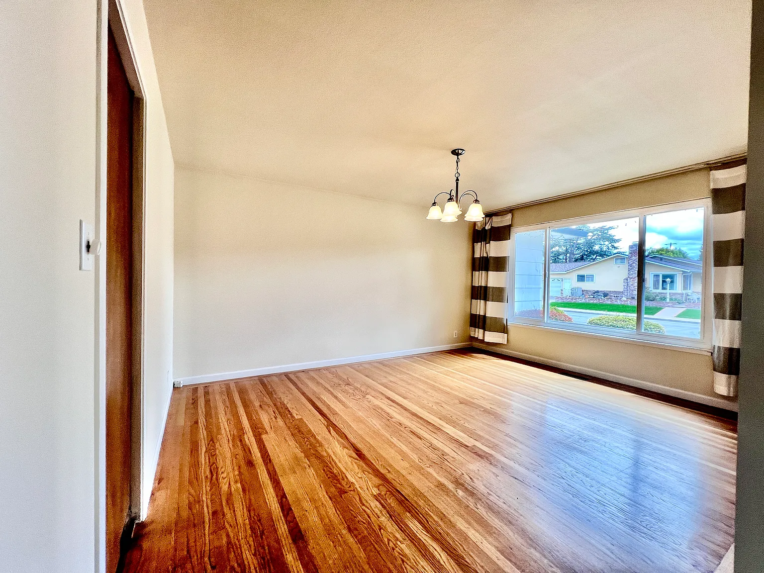 3 bed, 2112 sqft, $7,100 — Photo 3