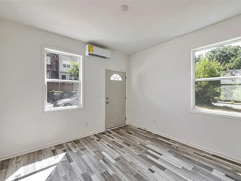 837 Smith St SW #A — Photo 3