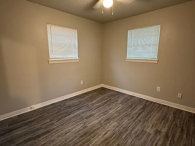 2412 Wyandotte Way — Photo 11