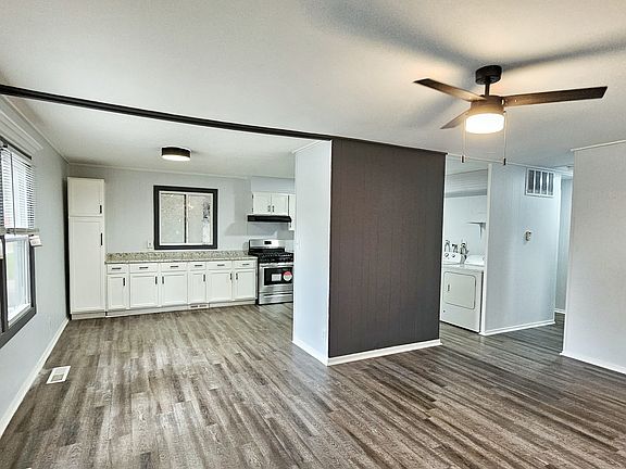 3rd image of 100 Hickory Dr