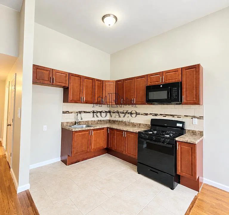 5 Hayward St #2R