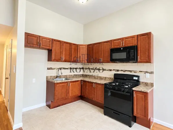 5 Hayward St #2R, East Orange, NJ 07017