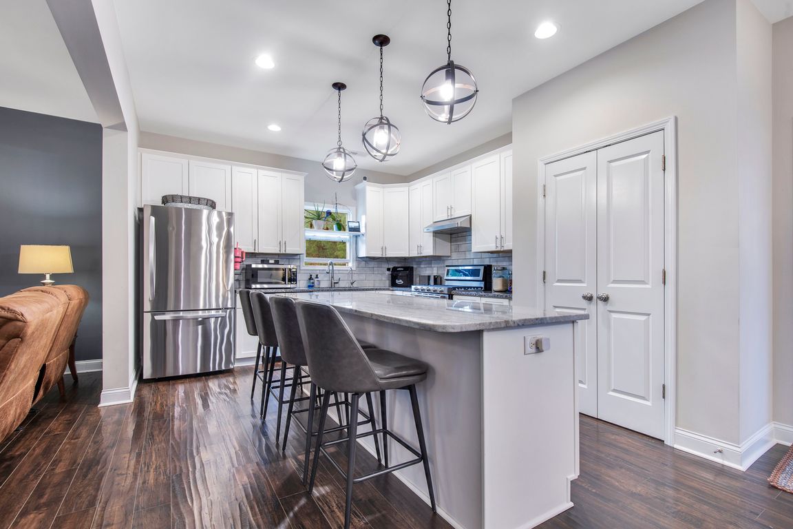 next background image