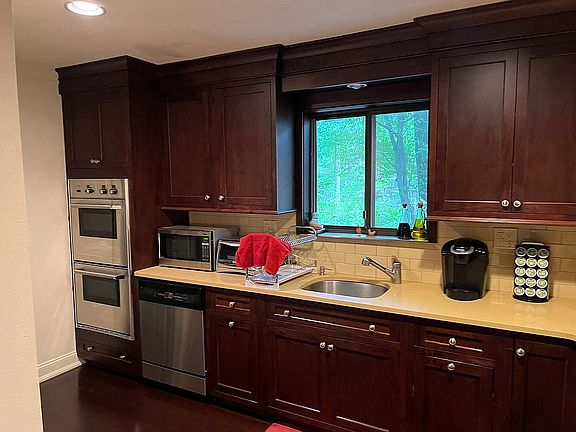 4th image of 53 Tamarack Ln