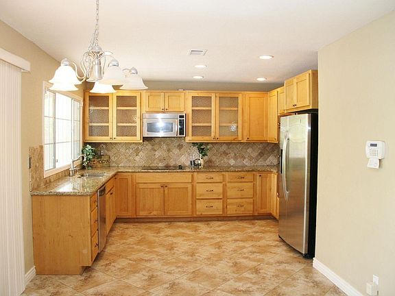 3rd image of 2827 S Cottonwood Dr