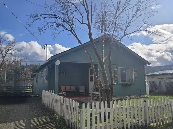 302 W 3rd St, Wallowa, OR 97885