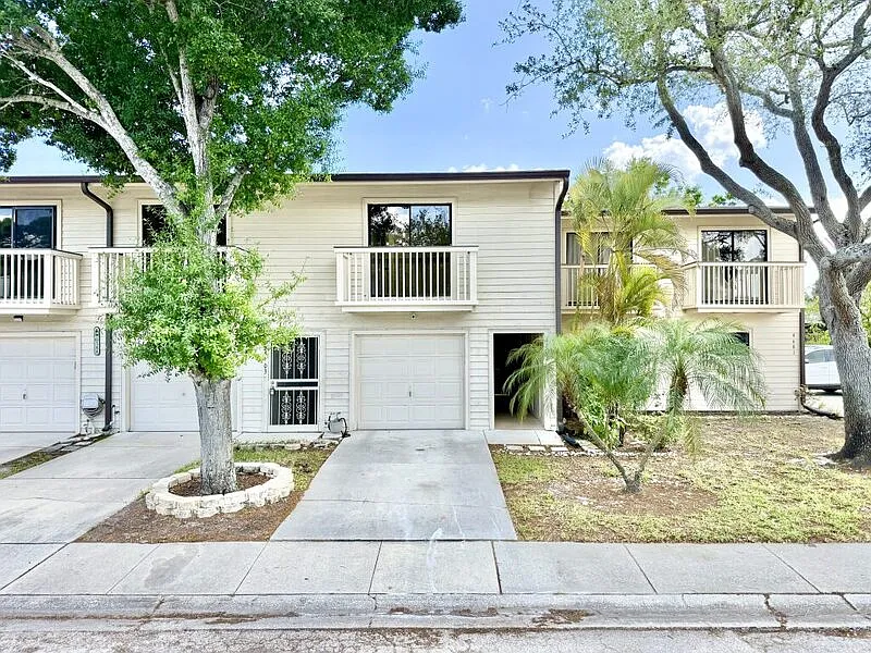 Building Photo - 6388 93rd Ter #4602