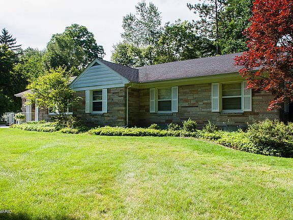 3rd image of 200 W Hamilton Ln