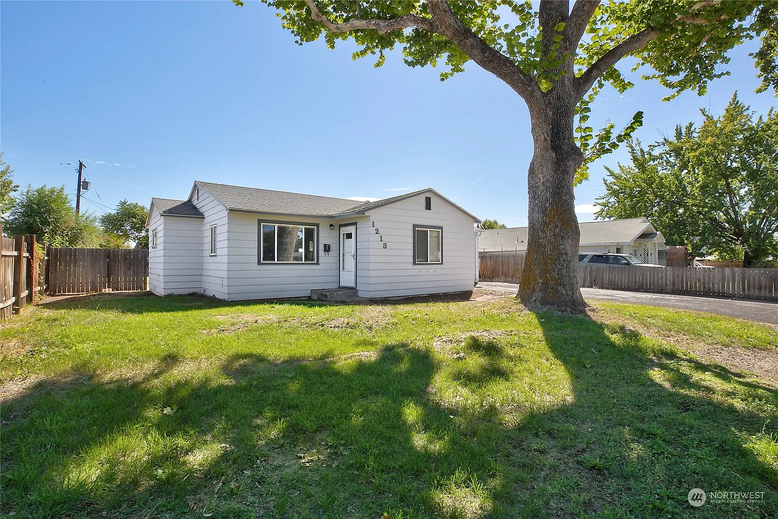 1213 S 11th Avenue photo 1